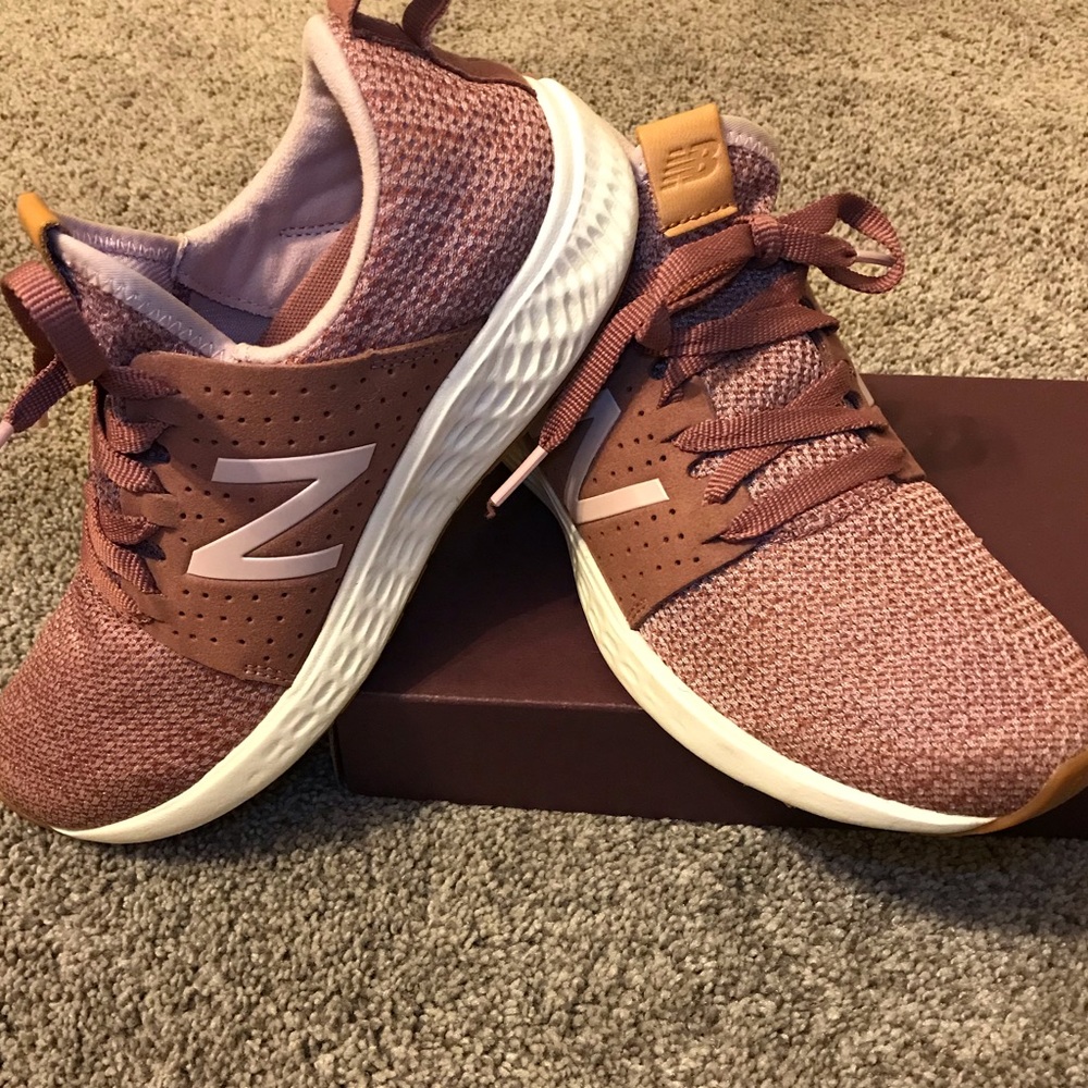 New Balance Women's SPT V1 Fresh Foam Sneaker